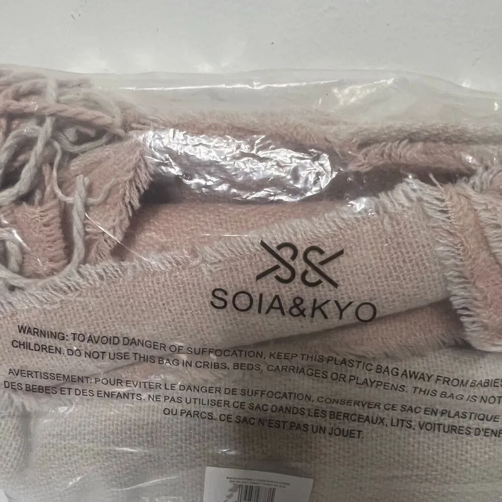 Soia & Kyo Miku Colorblocked Woven Pink Cream Knit Scarf with Fringe New in Pack